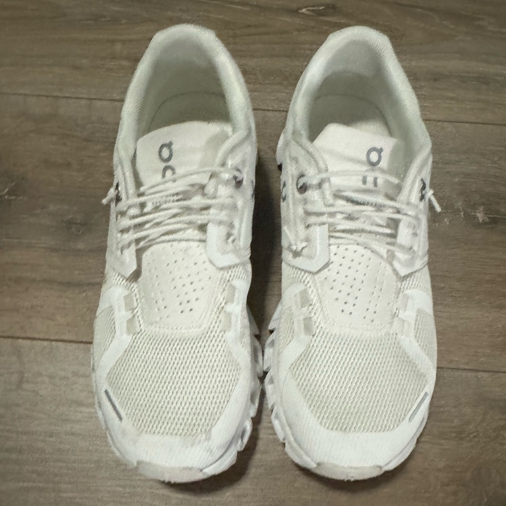 On running shoes cloud 5